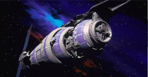 Nell'immagine la stazione spaziale Babylon 5.