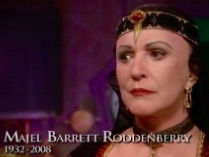 Nella foto (Credit: Warner Home Video), l'attrice Majel Barrett Roddenberry nel ruolo di Lady Morella.